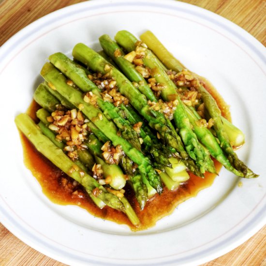 Sauteed asparagus with garlic Chine