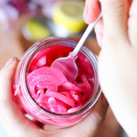 Easy Pickled Red Onions (Whole30)