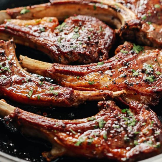 Garlic Lamb Chops with Herbs