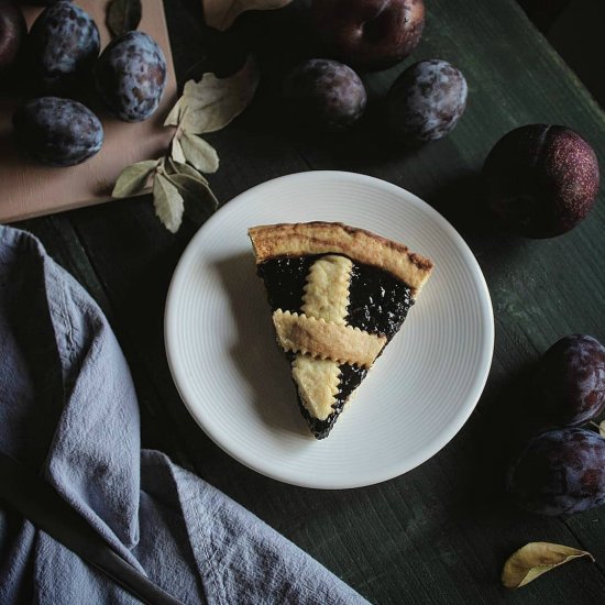 Tart with plum jam