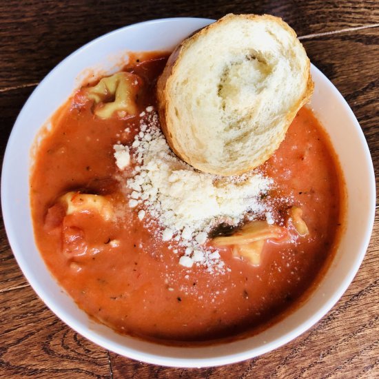 Tomato Basil Tortellini Soup