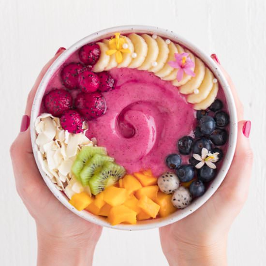 Tropical Pitaya Smoothie Bowl