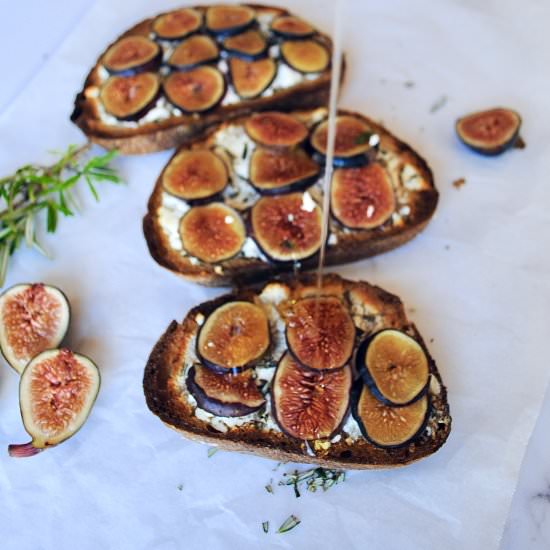 Fig and Goat Cheese crostini