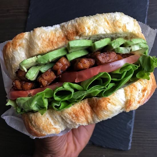 vegan tempeh bacon sandwich