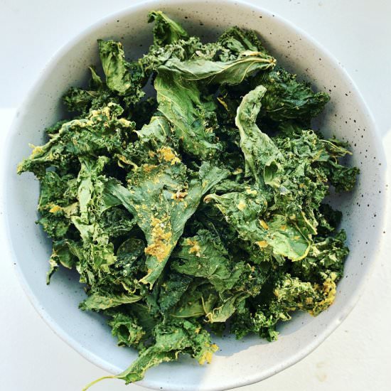 Cheesy Kale Chips