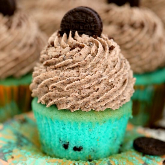 Mint Chocolate Chip Oreo Cupcakes