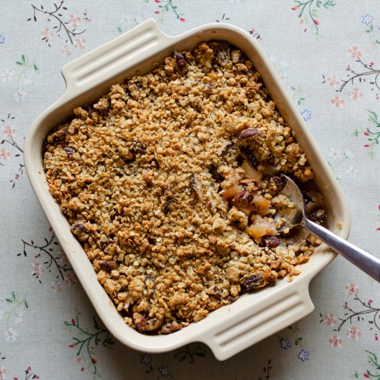 Apple Crisp with Oats and Pecans