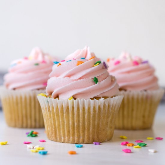 Simple Vanilla Cupcakes