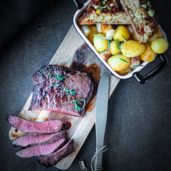 Rumpsteak with a broccoli quiche