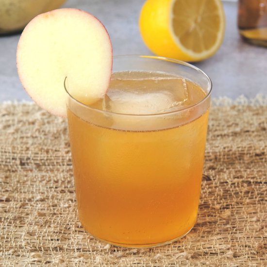 Spiced Apple Cider & Rum Cocktail