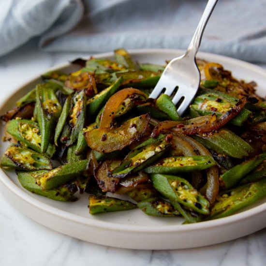 Indian Dry Okra Sauté w/ Red Onion