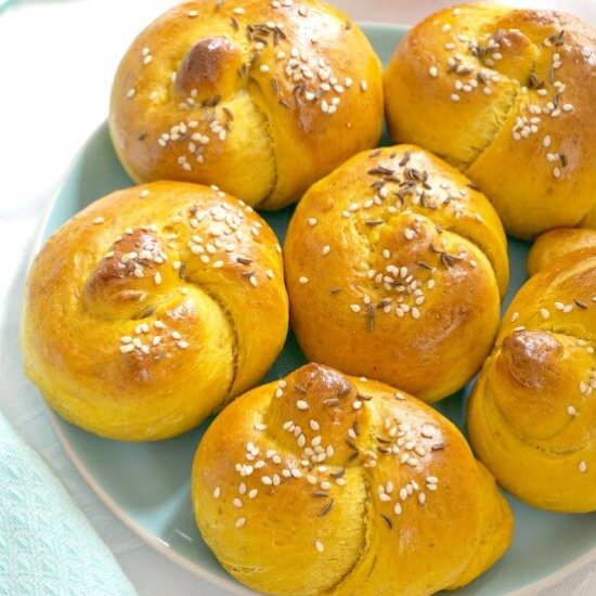 Pumpkin Dinner Rolls