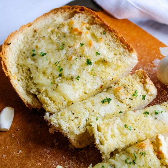 Easy Homemade Garlic Cheese Bread