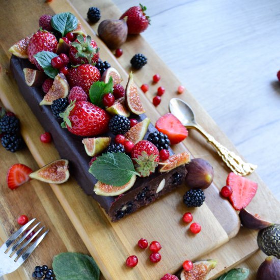 Vegan nuts and fruits fudge