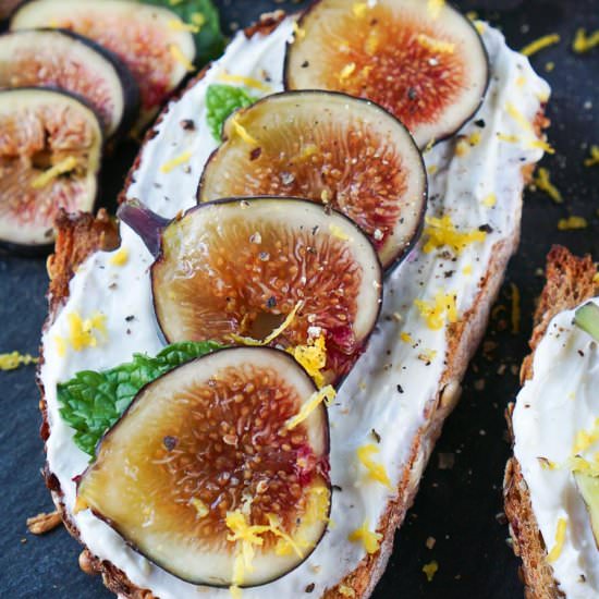 Fig Toast With Whipped Goat Cheese