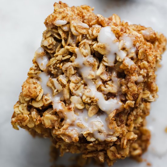 Cinnamon Roll Oatmeal Bars