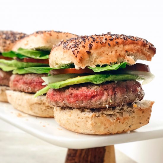 BURGERS WITH AVOCADO JUICY AND DELI