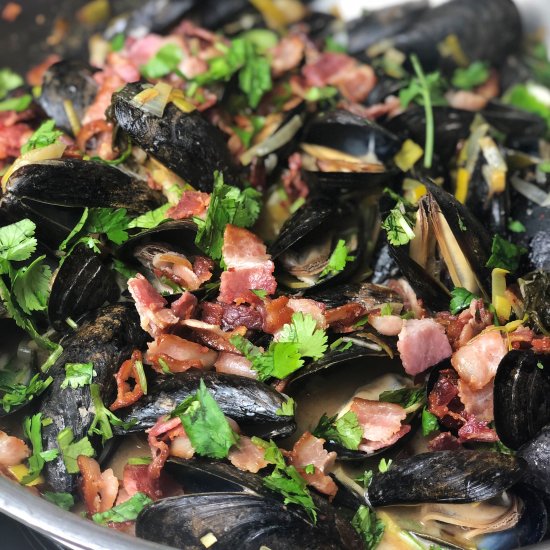 Mussels with leeks and bacon