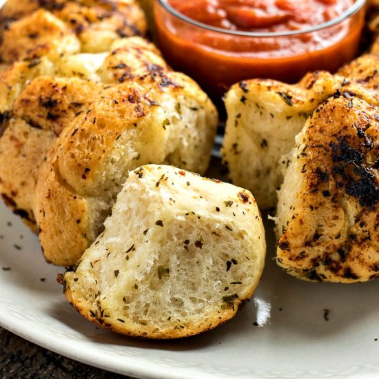 Garlic Parmesan Pull-Apart Bread