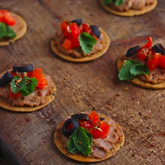 Veggie Hummus Crackers