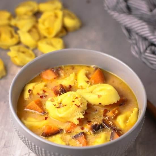 TORTELLINI SOUP