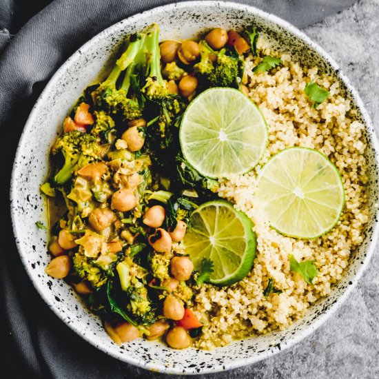 15 – Minute Chickpea Curry & Quinoa