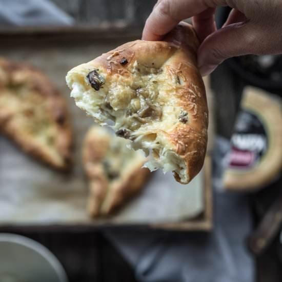 Pizza boat with cheese & mushrooms