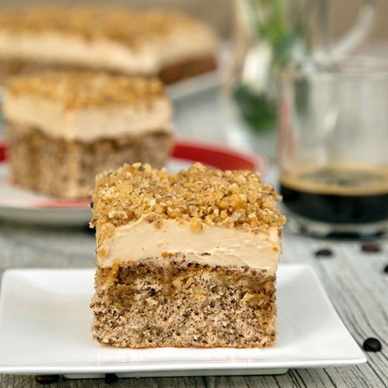 Cake with walnut and coffee cream