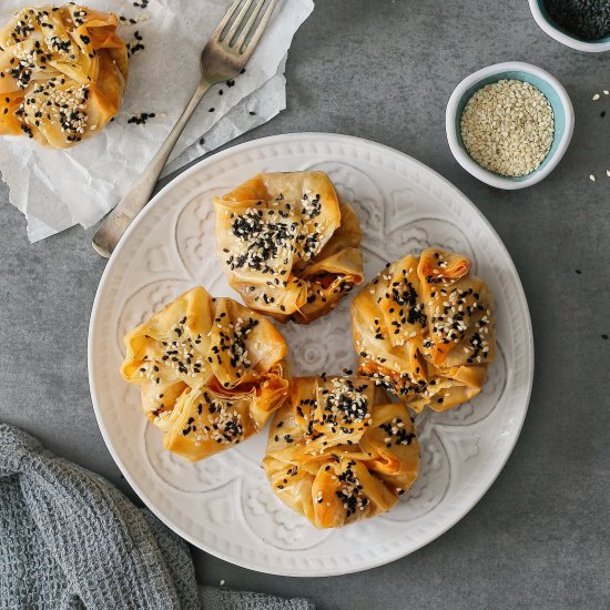 Mini veggie phyllo parcels