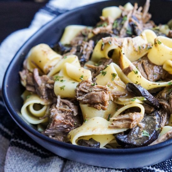 Slow Cooker Beef & Noodles