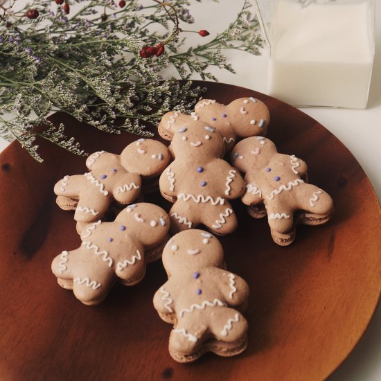 Choco-Cinnamon Gingerbread Macarons