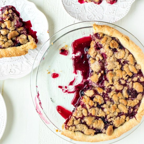 Berry Crumble Pie