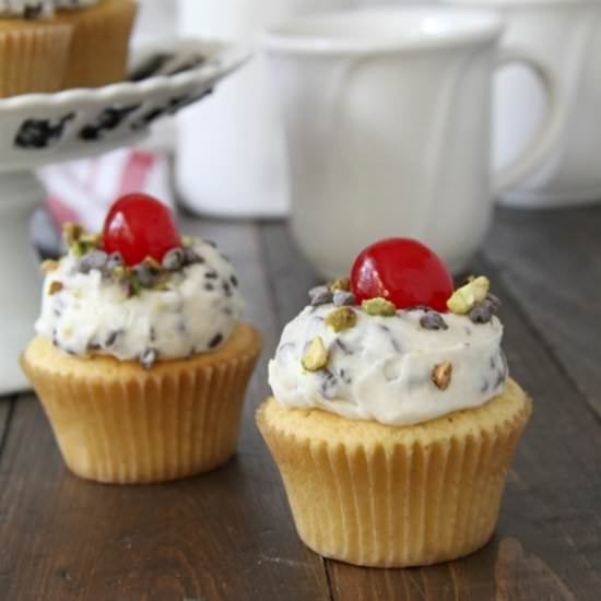 Cannoli Cupcakes