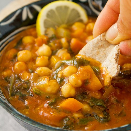 Easy Mediterranean chickpea soup