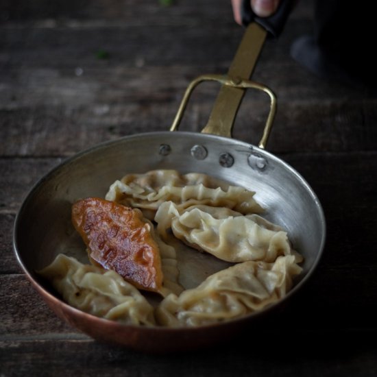 Fried dumplings with pork and leek