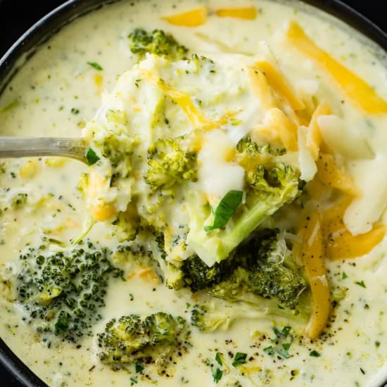 SLOW COOKER BROCCOLI CHEESE SOUP