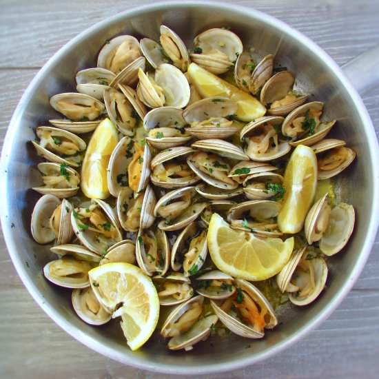 Clams with lemon and garlic