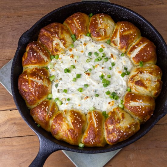 Skillet Pull-Apart Pretzel Buns