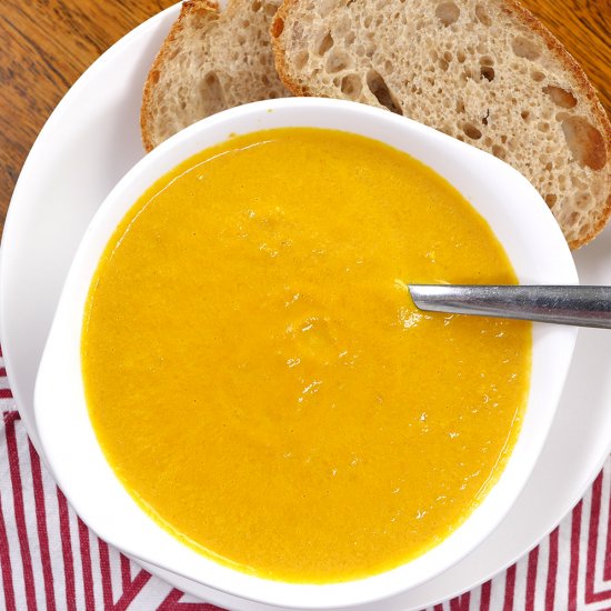 Slow Cooker Carrot and Ginger Soup