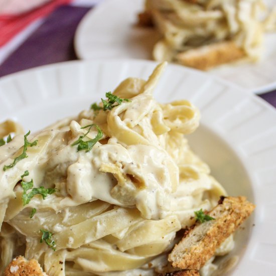 Creamy vegan fettuccini alfredo