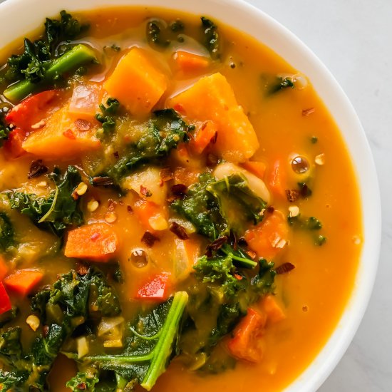 Sweet Potato Kale & White Bean Soup