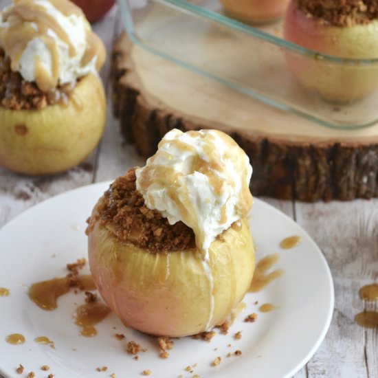 Baked Apples with Graham Cracker