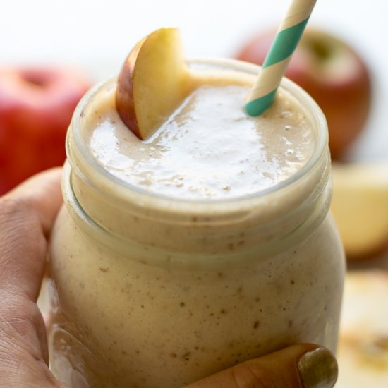 Apple Cinnamon Date Smoothie