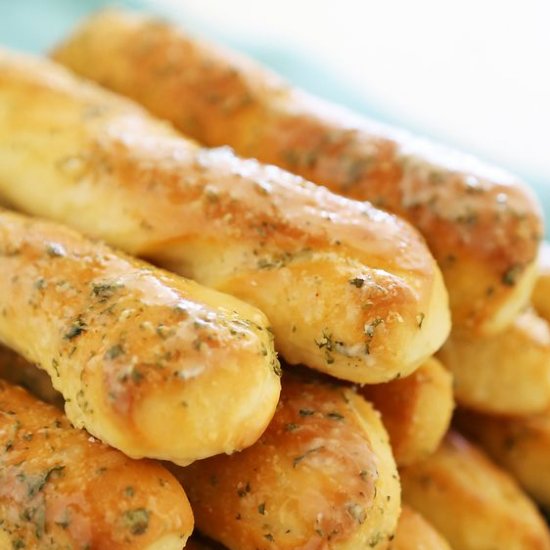 Easy Homemade Breadsticks Recipe