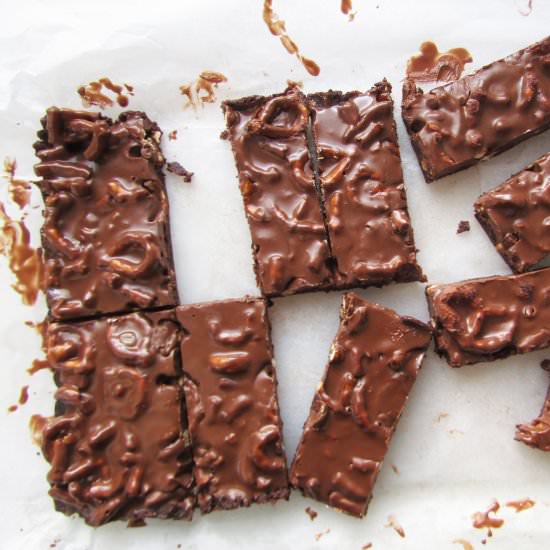 No Bake Chocolate Pretzel Slice