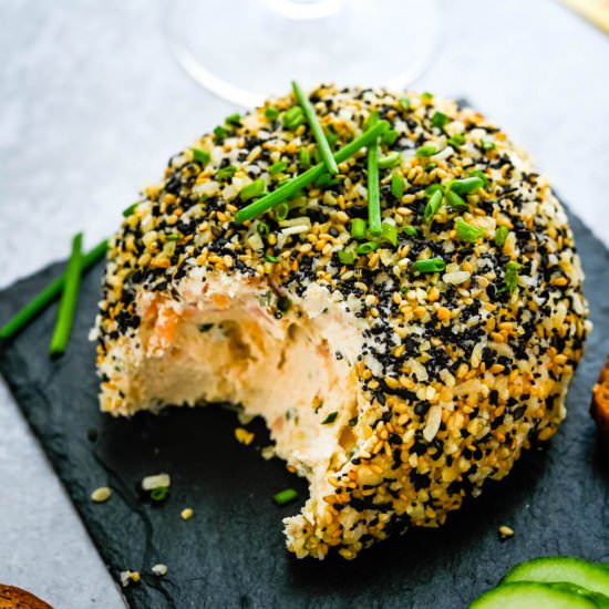 Easy Smoked Salmon Cheese Ball