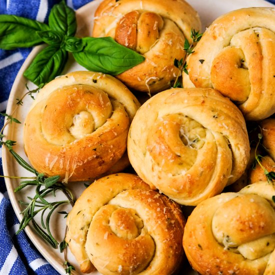 Herbed Garlic Dinner Rolls