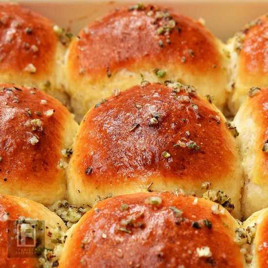 Buttery Garlic Dinner Rolls