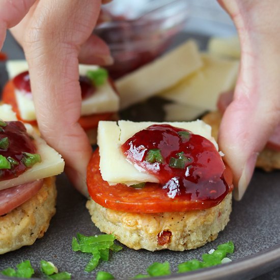 Cheddar Jalapeño Pepperoni Crackers