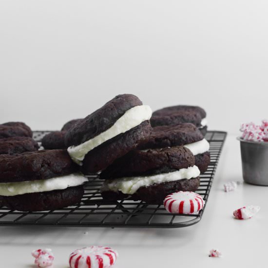 Peppermint Whoopie Pies (vegan)